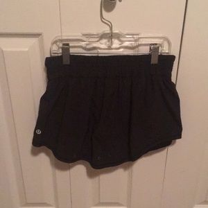 lululemon athletica Shorts - Lululemon black flower shorts sz 4 59511 lululemon athletica Shorts - Lululemon black flower shorts sz 4 59511
